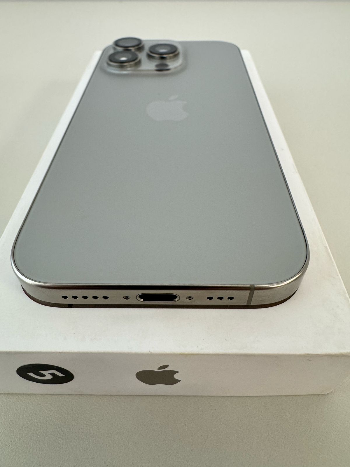 iPhone 16 Pro 256GB Natural - Seminovo